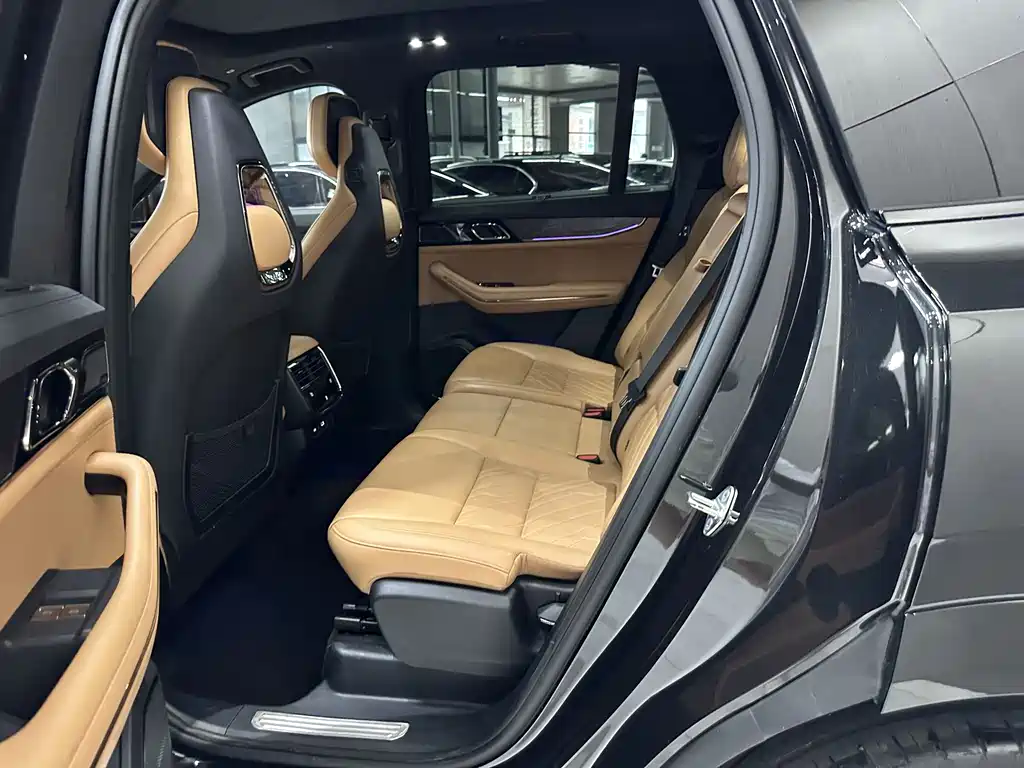 Lynk & Co 09 2.0 T Halo 7-seat