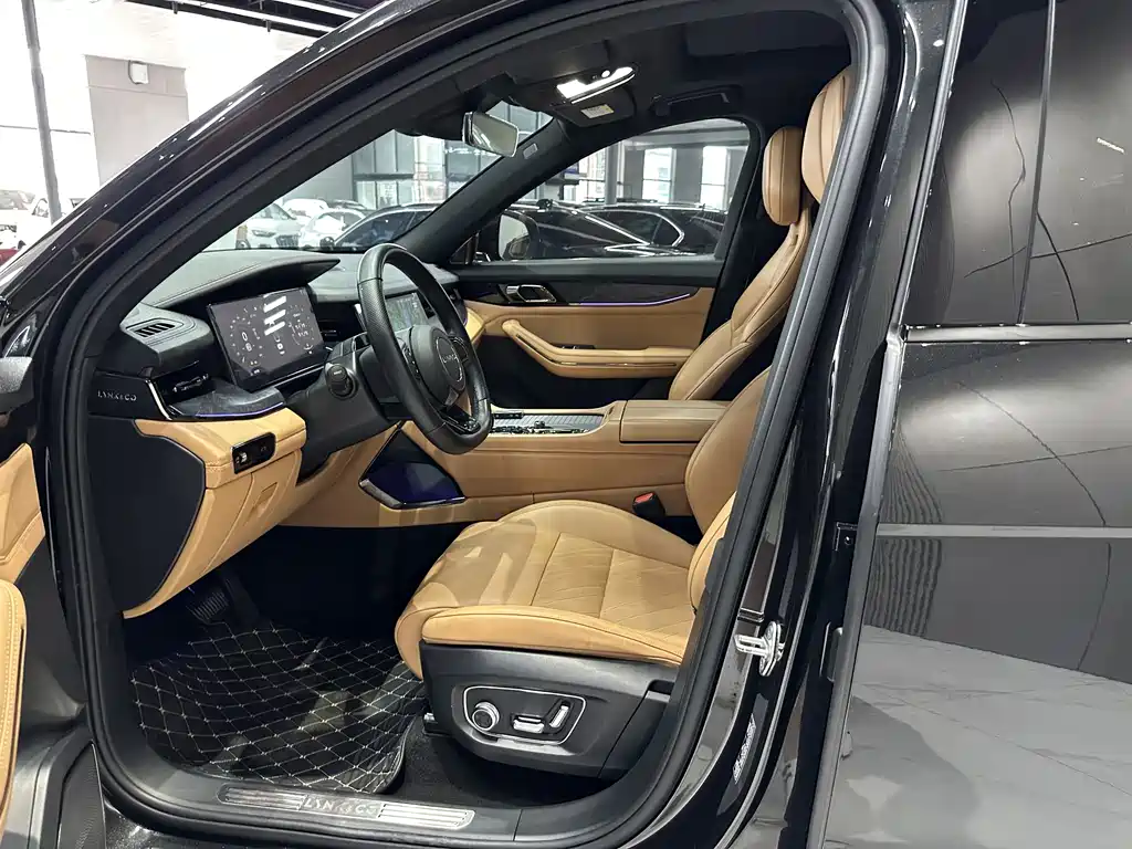 Lynk & Co 09 2.0 T Halo 7-seat