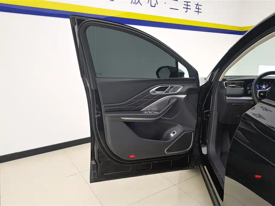 Hongqi HS7 PHEV 2.0 T PHEV 4 WD Flagship Smooth 6-seat