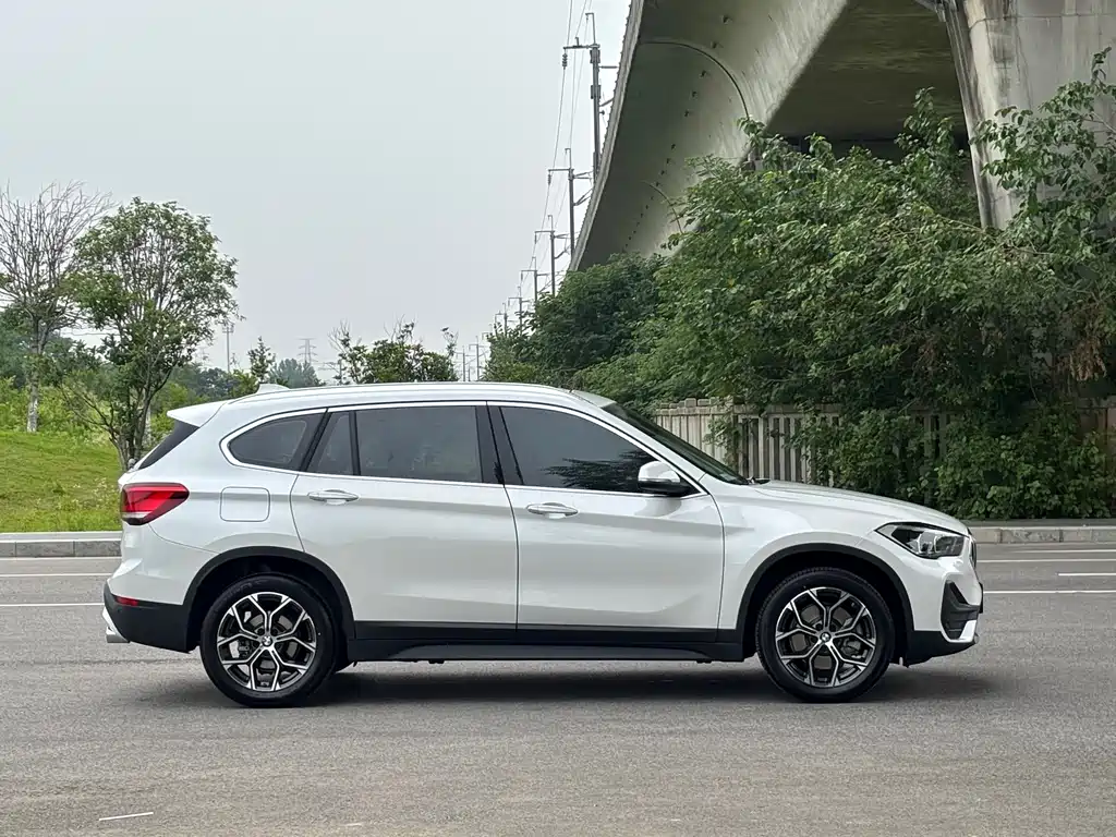 BMW X1 sDrive25 Li Leading