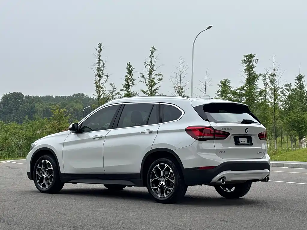 BMW X1 sDrive25 Li Leading