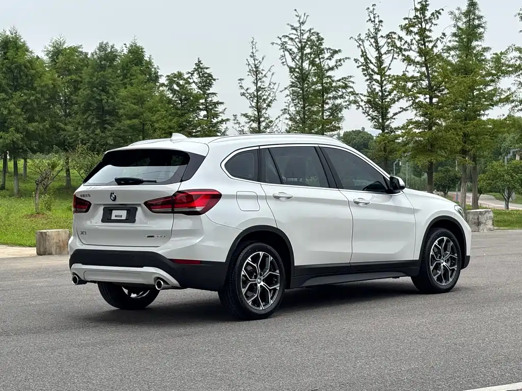 BMW X1 sDrive25 Li Leading