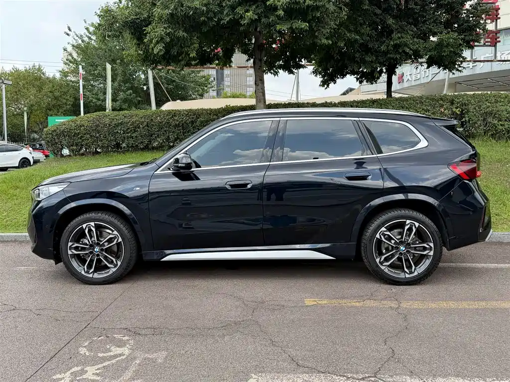 BMW X1 xDrive25 Li X Design Package