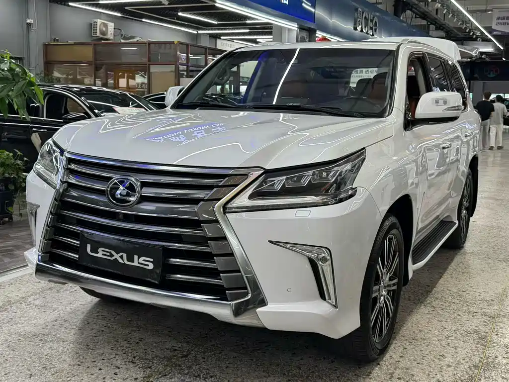 Lexus LX 570 Distinguished Luxury