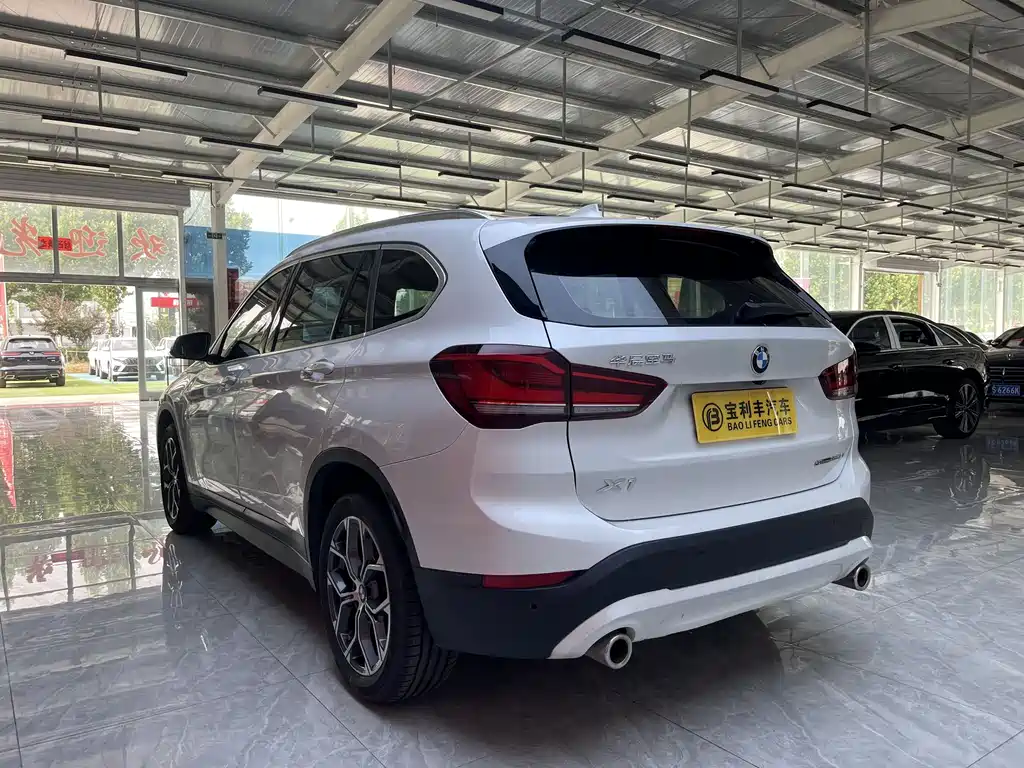 BMW X1 sDrive25 Li Leading