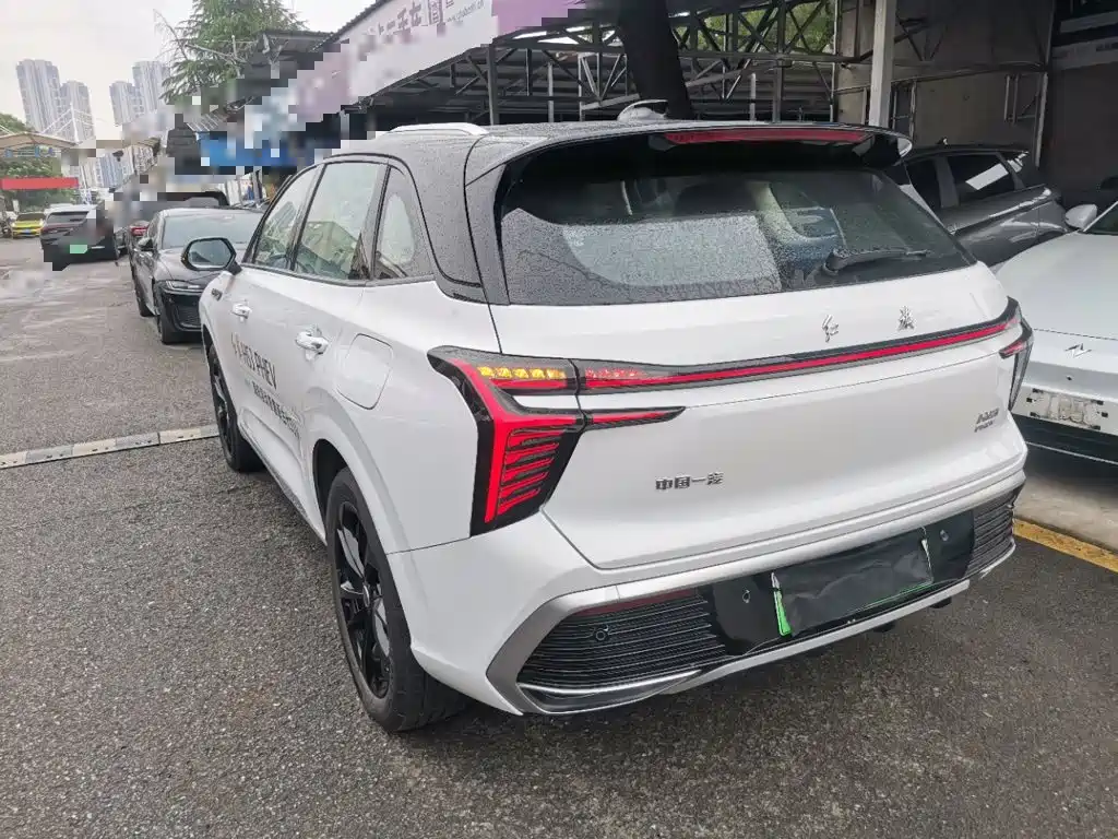 Hongqi HS3 PHEV 117 km Power Action PLUS