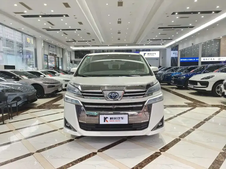 Toyota Vellfire Dual Engine 2.5 L HV Luxury