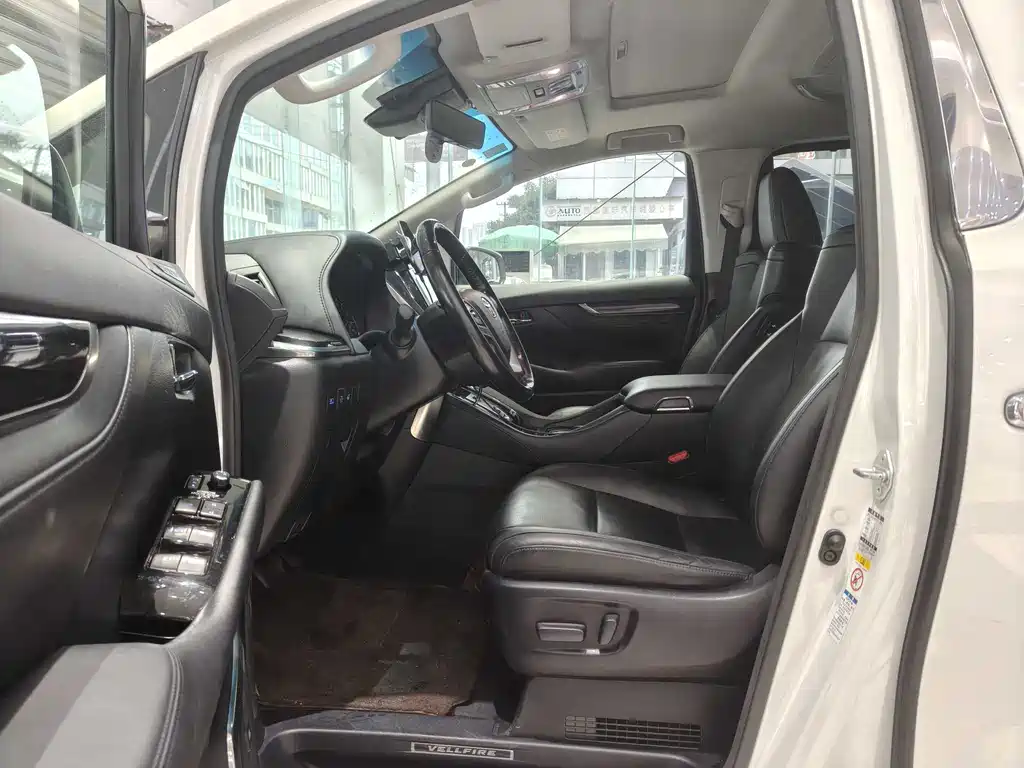 Vellfire Dual Engine 2.5 L HV Luxury