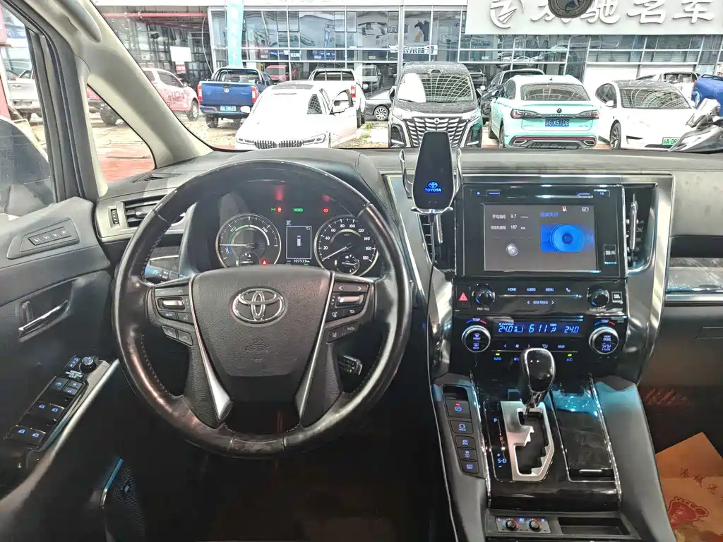 Vellfire Dual Engine 2.5 L HV Luxury