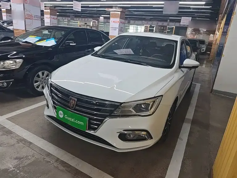 Roewe i5 1.5 L Manual 4 G Connected Leading Luxury Flagship