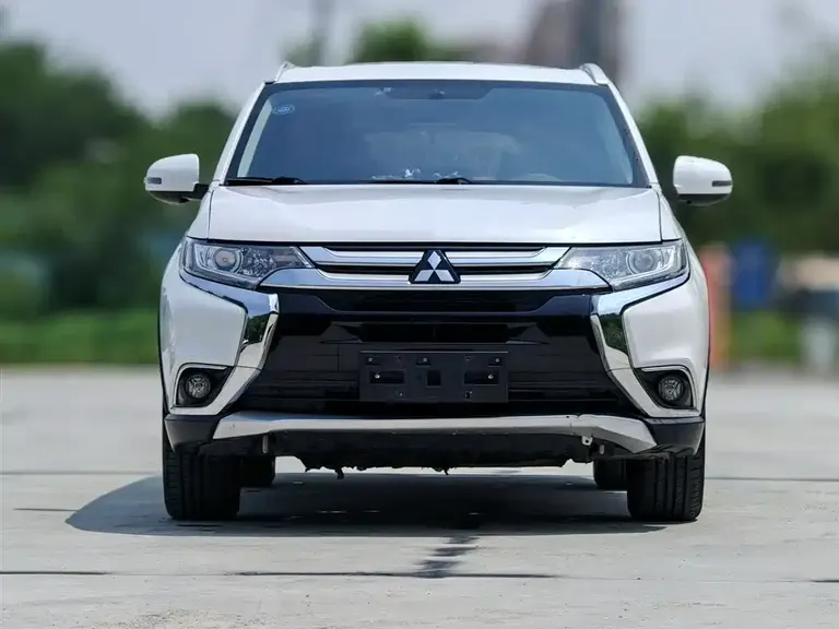 Mitsubishi Outlander 2.0 L 2 WD Excellence 7-seat