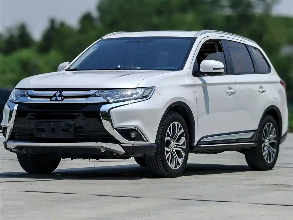 Outlander 2.0 L 2 WD Excellence 7-seat