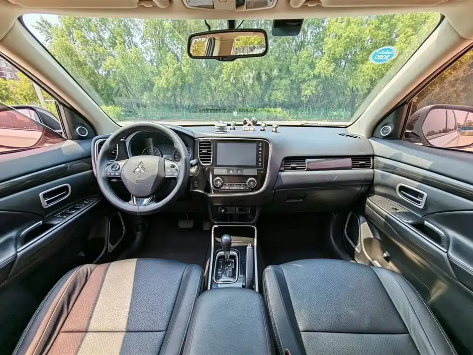 Outlander 2.0 L 2 WD Excellence 7-seat