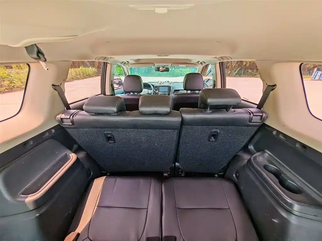 Outlander 2.0 L 2 WD Excellence 7-seat