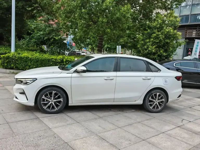 Geely Emgrand 4 th Gen 1.5 L CVT Elite