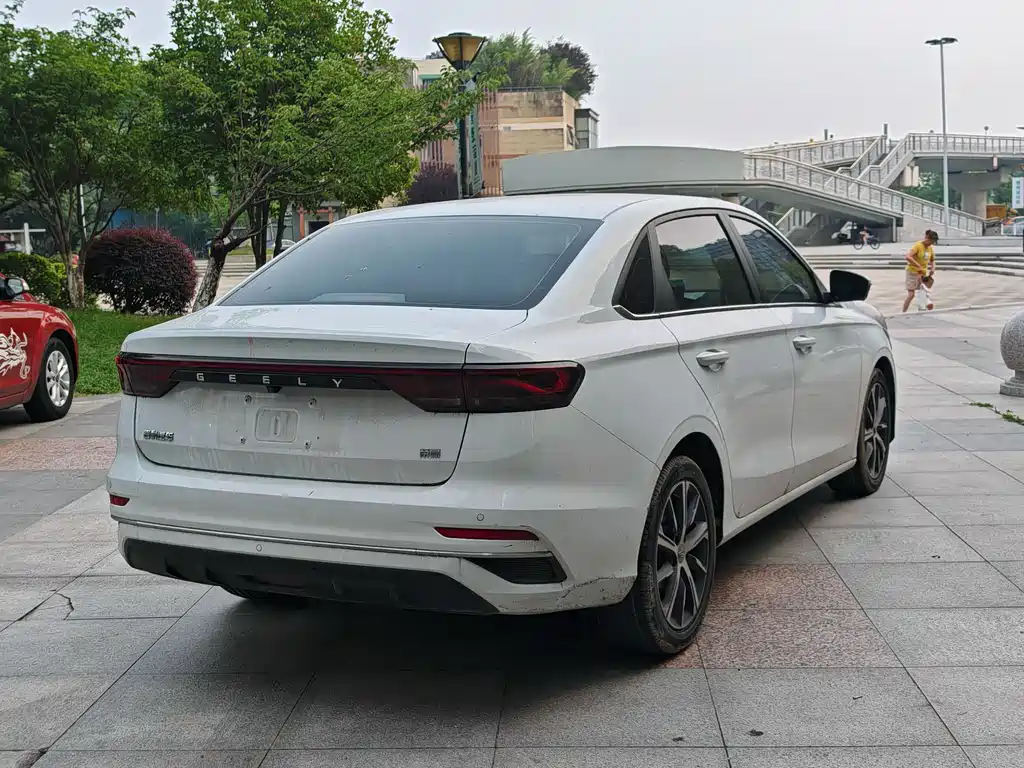 Emgrand 4 th Gen 1.5 L CVT Elite