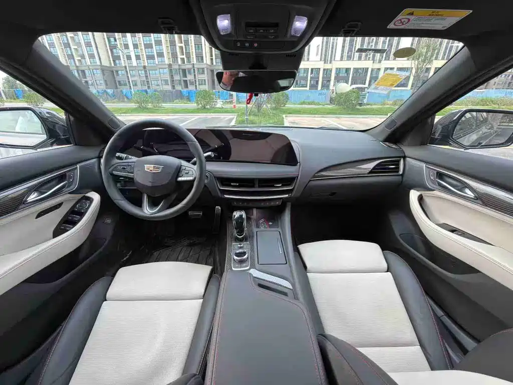 Cadillac CT5 28 T Track Performance + Peak Track Option Package