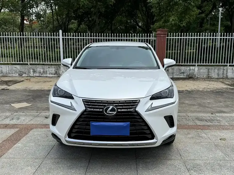 Lexus NX 200 FWD Sharp Travel CN-V