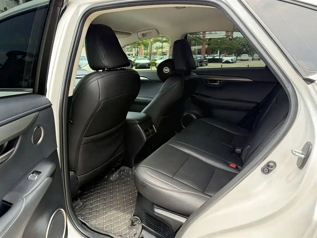 Lexus NX 200 FWD Sharp Travel CN-V