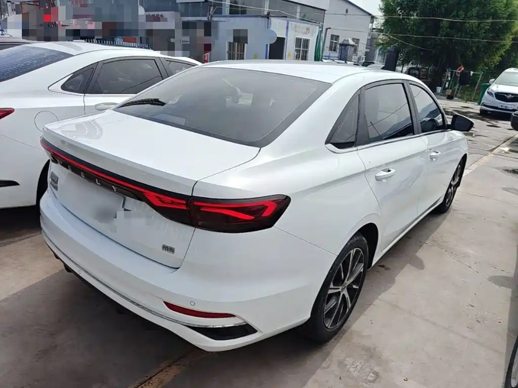Emgrand 4 th Gen 1.5 L CVT Distinguished