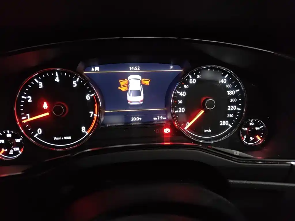 Phideon 380 TSI 2 WD Royal