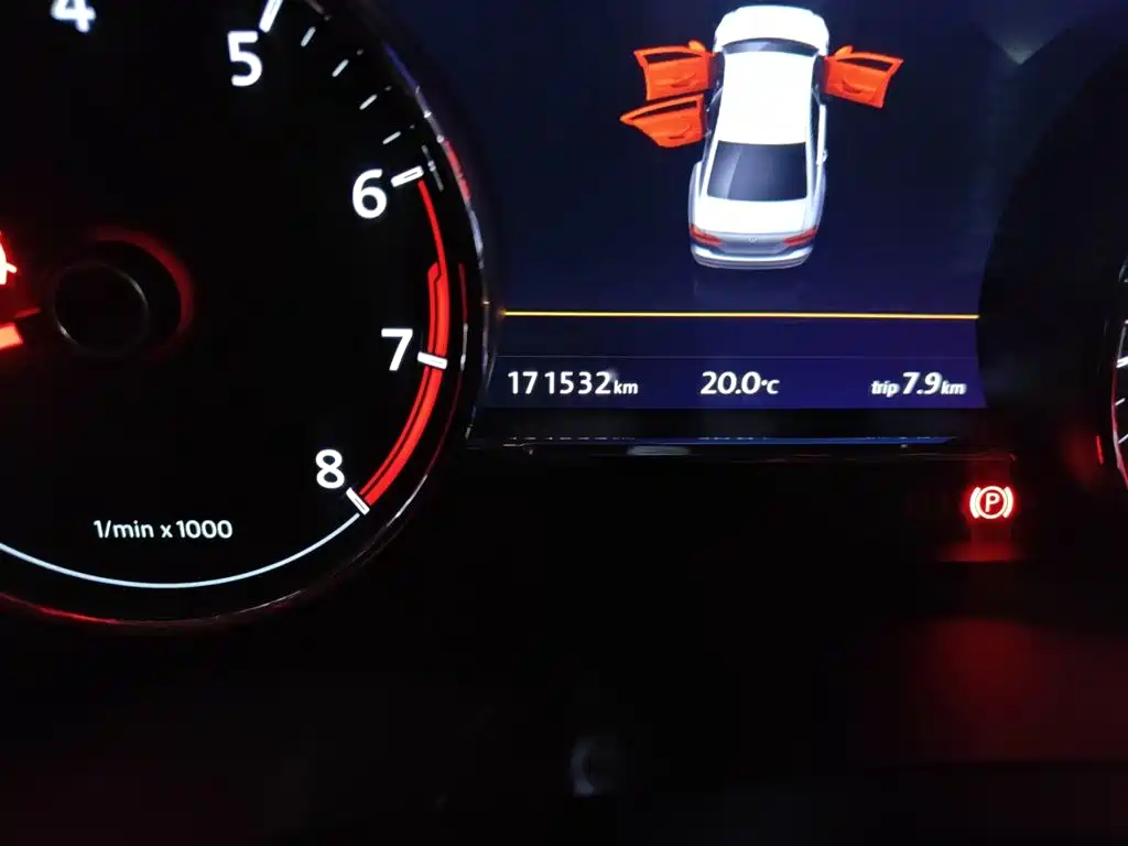 Phideon 380 TSI 2 WD Royal