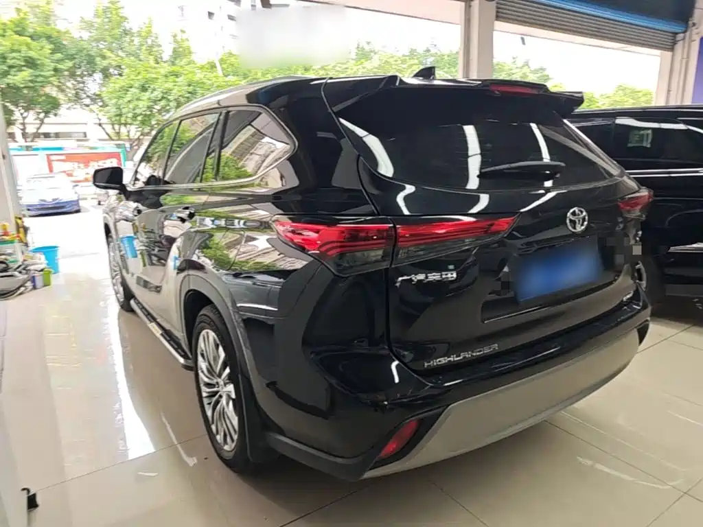 Highlander 2.5 L Smart e-Hybrid Dual Engine 4 WD Luxury 7-seat