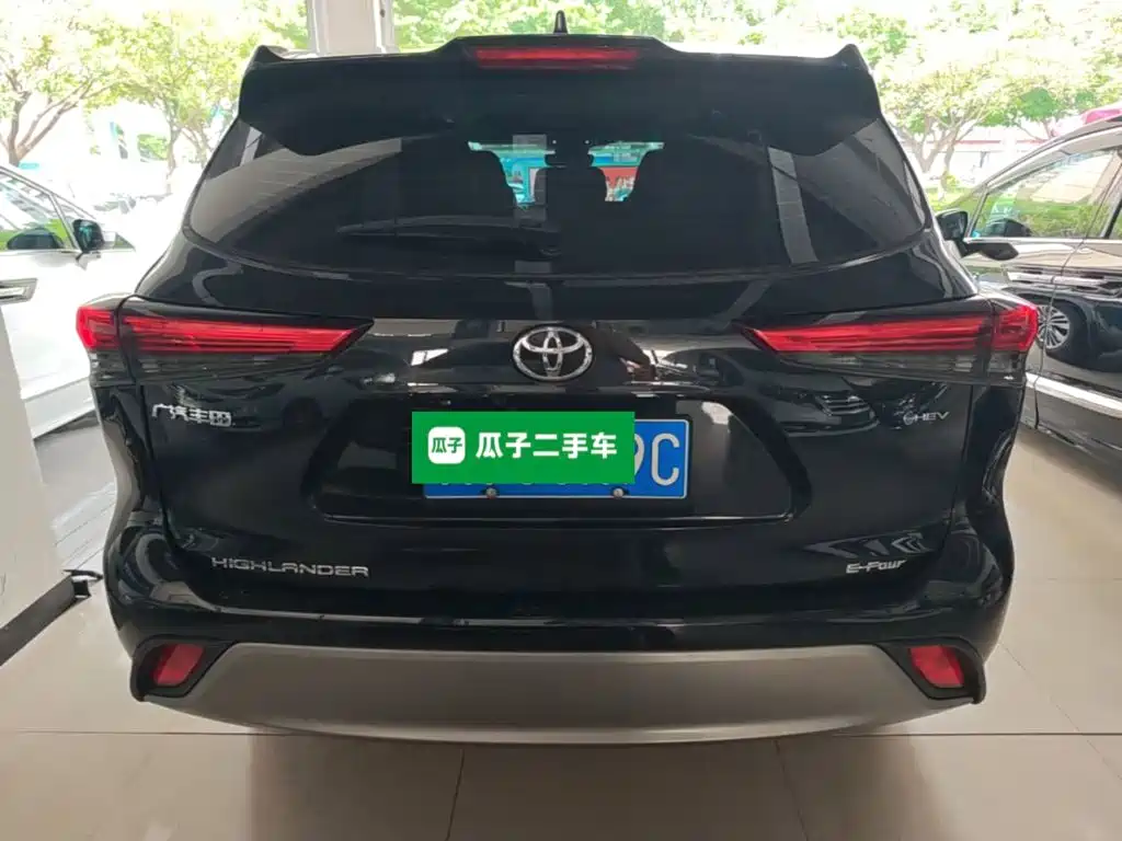 Highlander 2.5 L Smart e-Hybrid Dual Engine 4 WD Luxury 7-seat