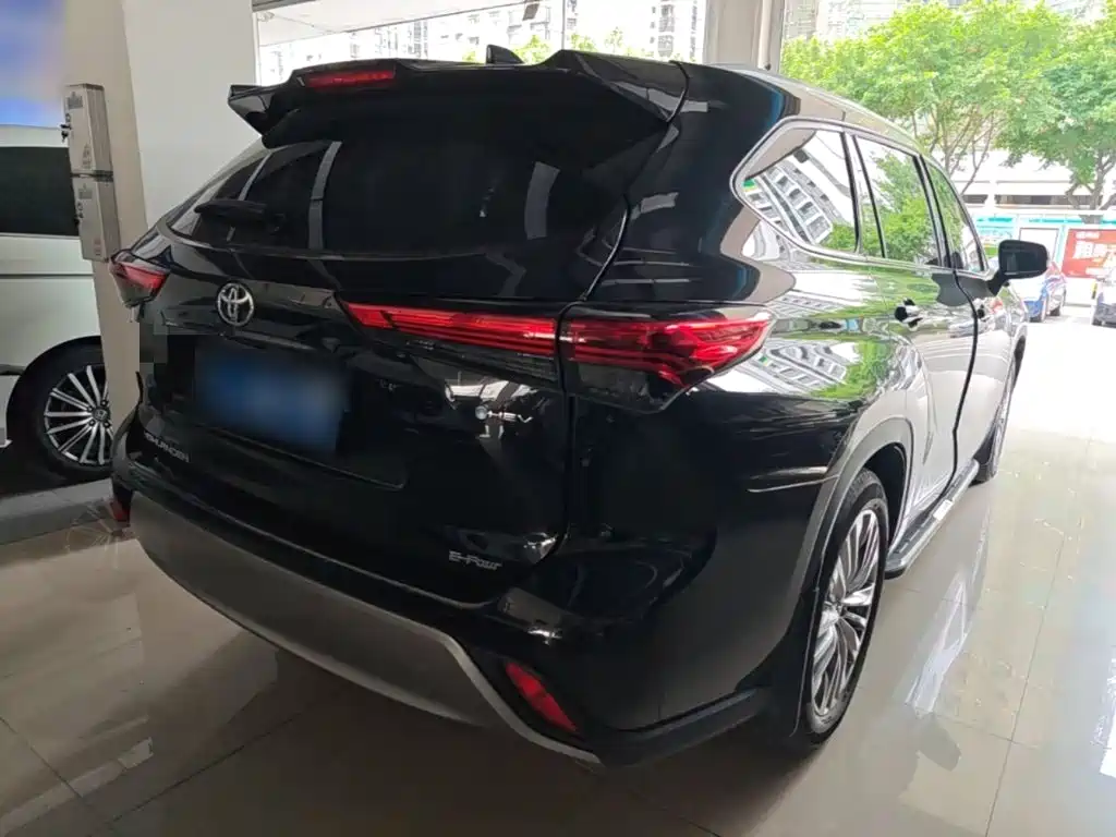 Highlander 2.5 L Smart e-Hybrid Dual Engine 4 WD Luxury 7-seat