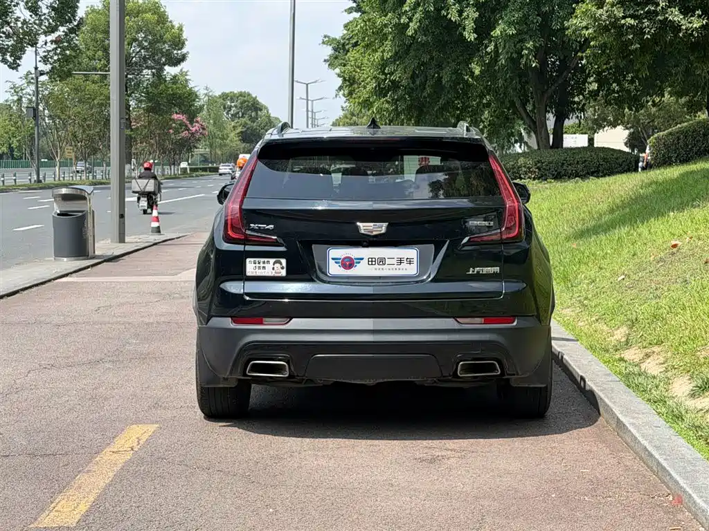Cadillac XT4 28 T 2 WD Leading