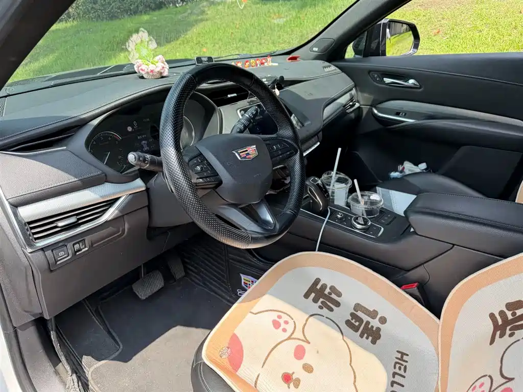 Cadillac XT4 28 T 2 WD Leading