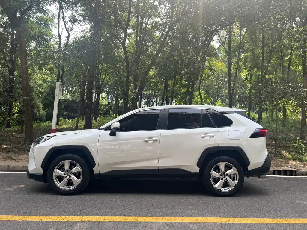 RAV4 2.0 L CVT 2 WD Style PLUS