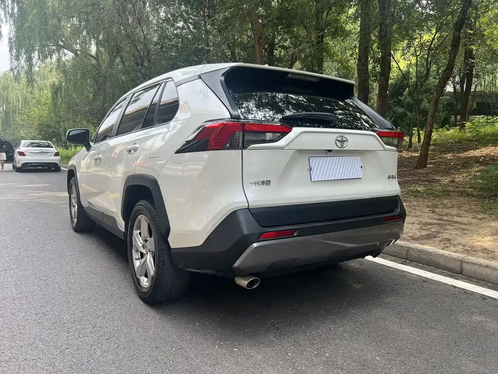 RAV4 2.0 L CVT 2 WD Style PLUS