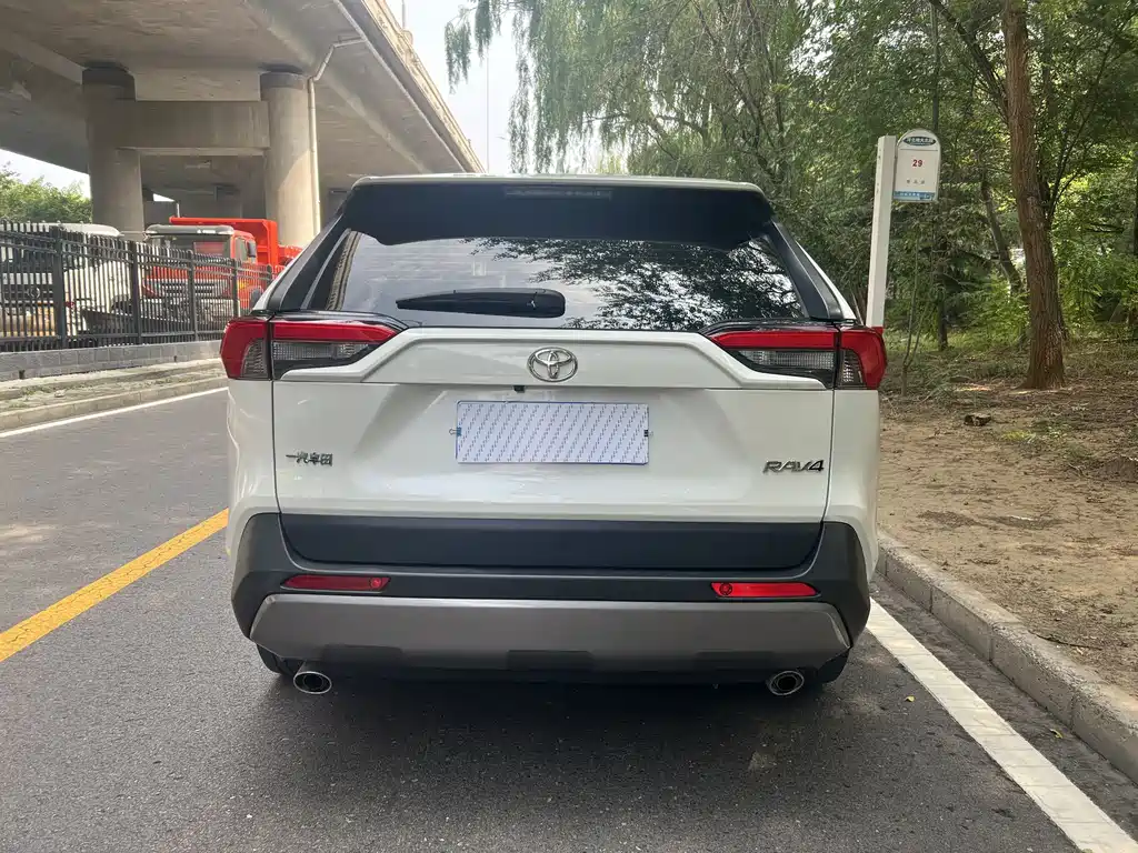 RAV4 2.0 L CVT 2 WD Style PLUS