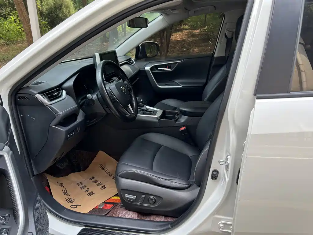 RAV4 2.0 L CVT 2 WD Style PLUS