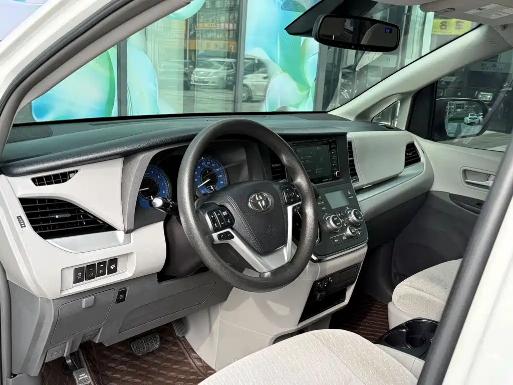 SIENNA 3.5 L 4 WD L