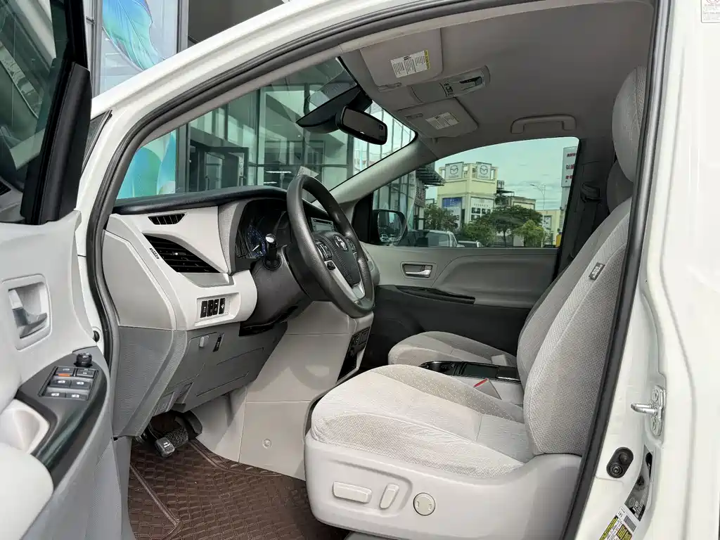 SIENNA 3.5 L 4 WD L