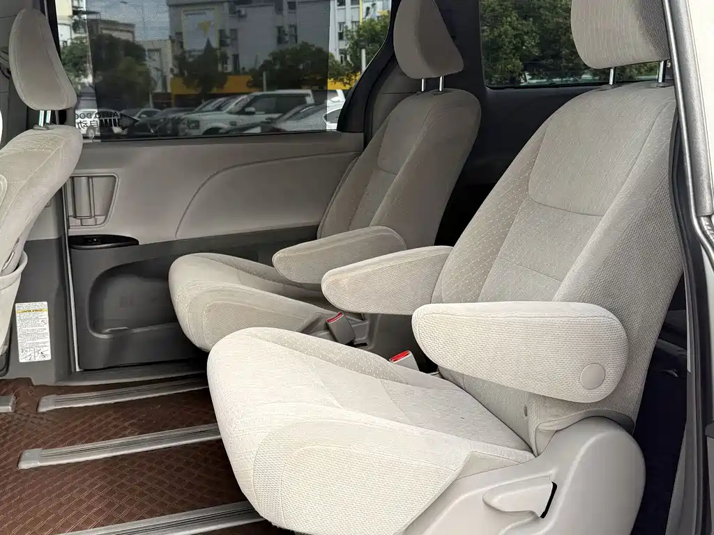 SIENNA 3.5 L 4 WD L