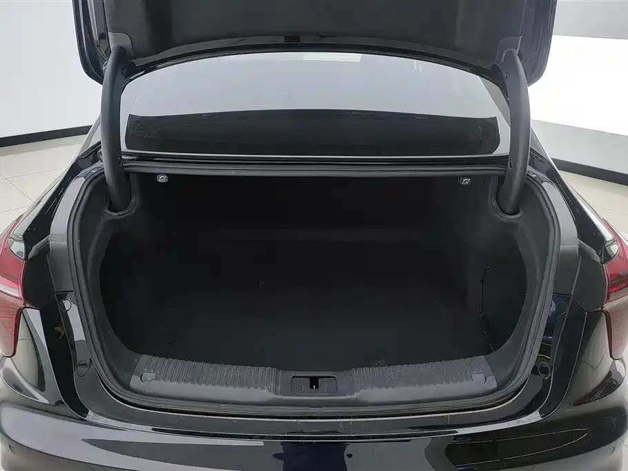 Hongqi H5 1.5 T DCT Connected Flagship Charm