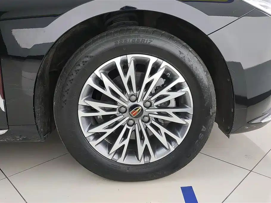Hongqi H5 1.5 T DCT Connected Flagship Charm