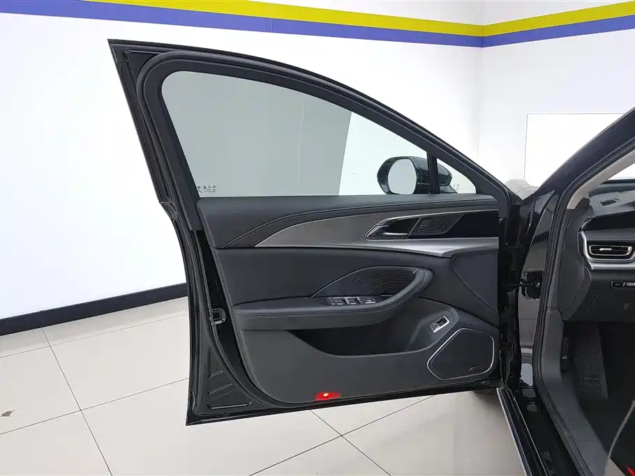 Hongqi H5 1.5 T DCT Connected Flagship Charm