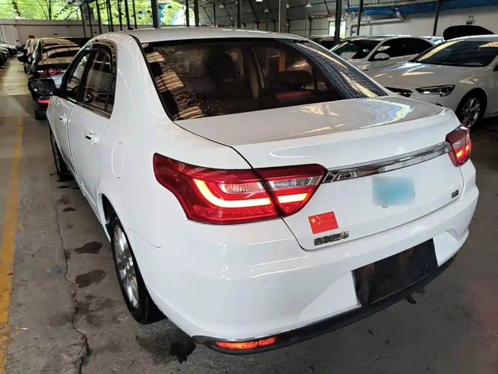 Vision 1.5 L Auto Happy
