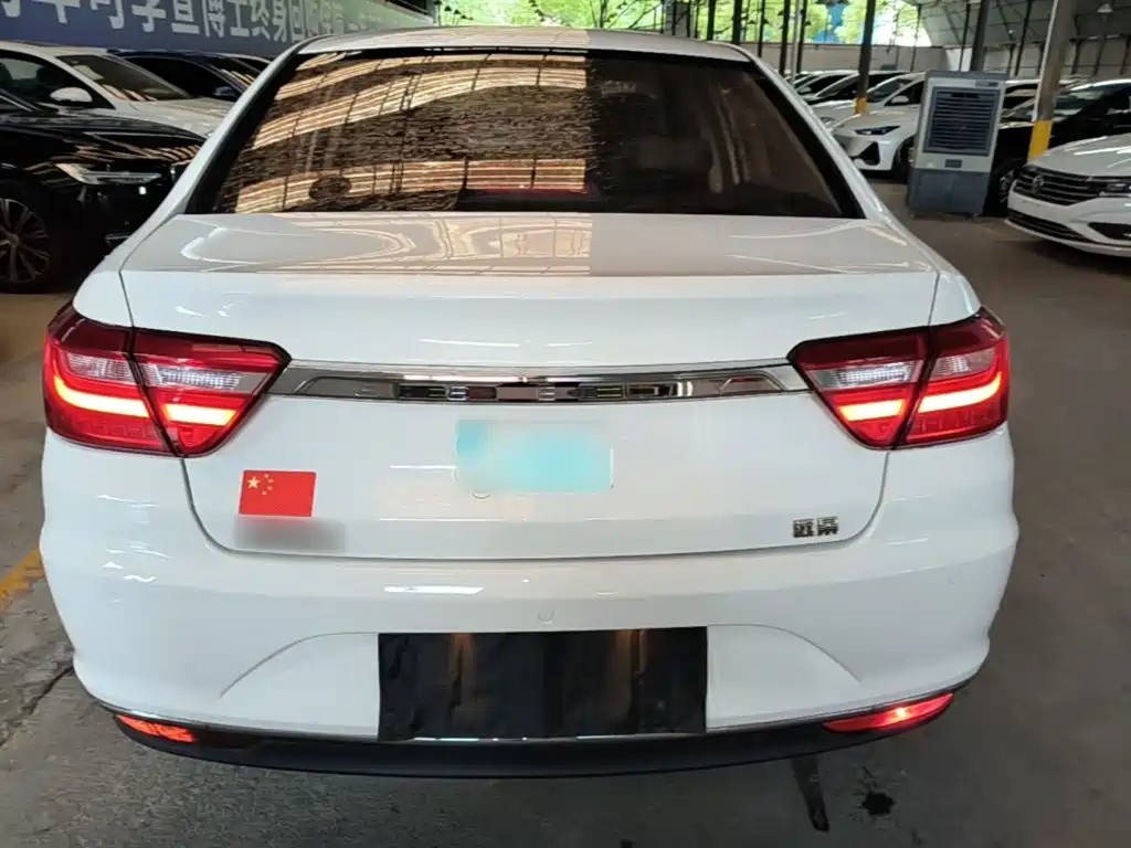 Vision 1.5 L Auto Happy