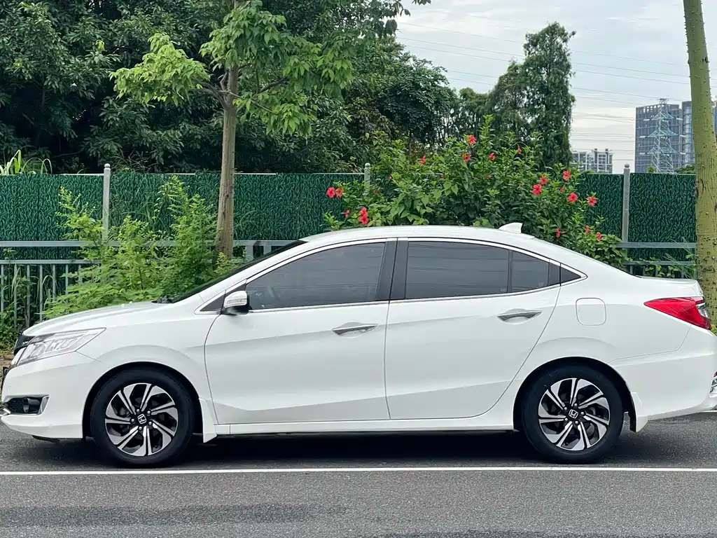 Crider 1.8 L CVT Comfort