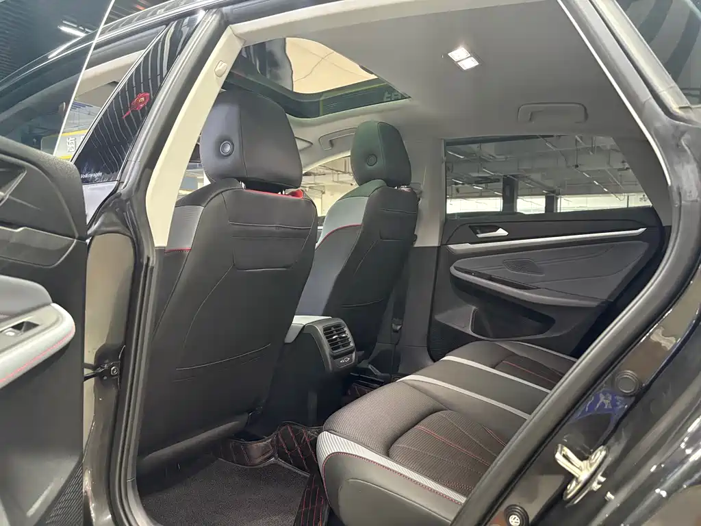 Lamando Lamando L 280 TSI DSG Dazzle Hot