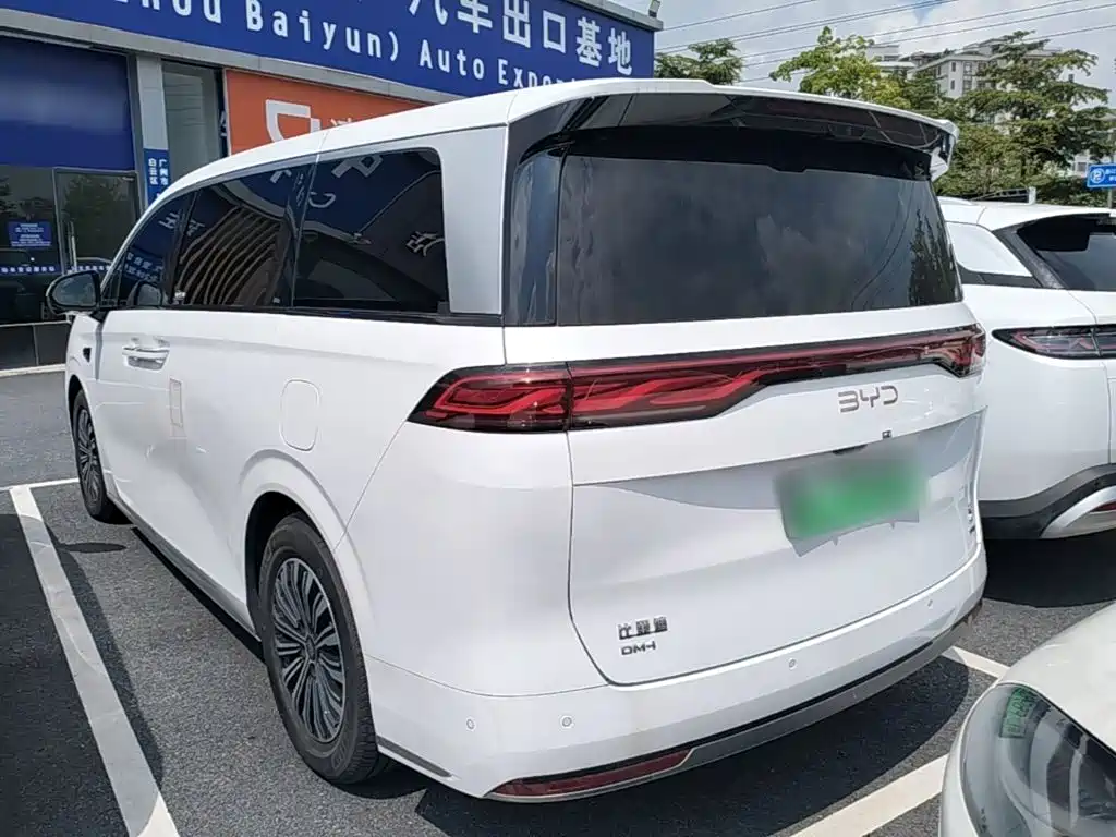 Xia DM-i 1.5 T 180 km Outstanding
