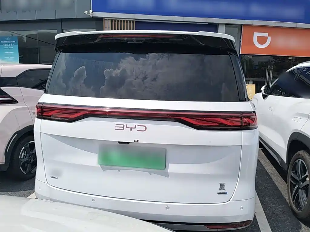 Xia DM-i 1.5 T 180 km Outstanding