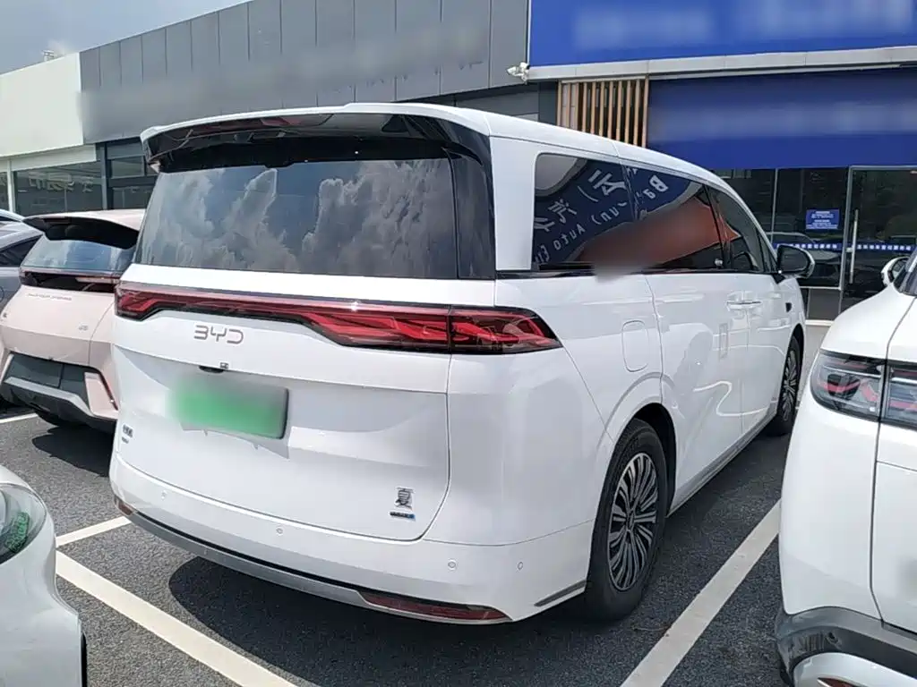 Xia DM-i 1.5 T 180 km Outstanding