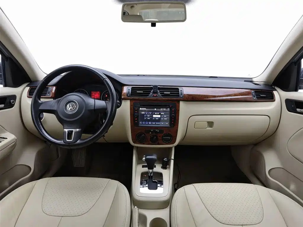 Bora 1.6 L Auto Comfort