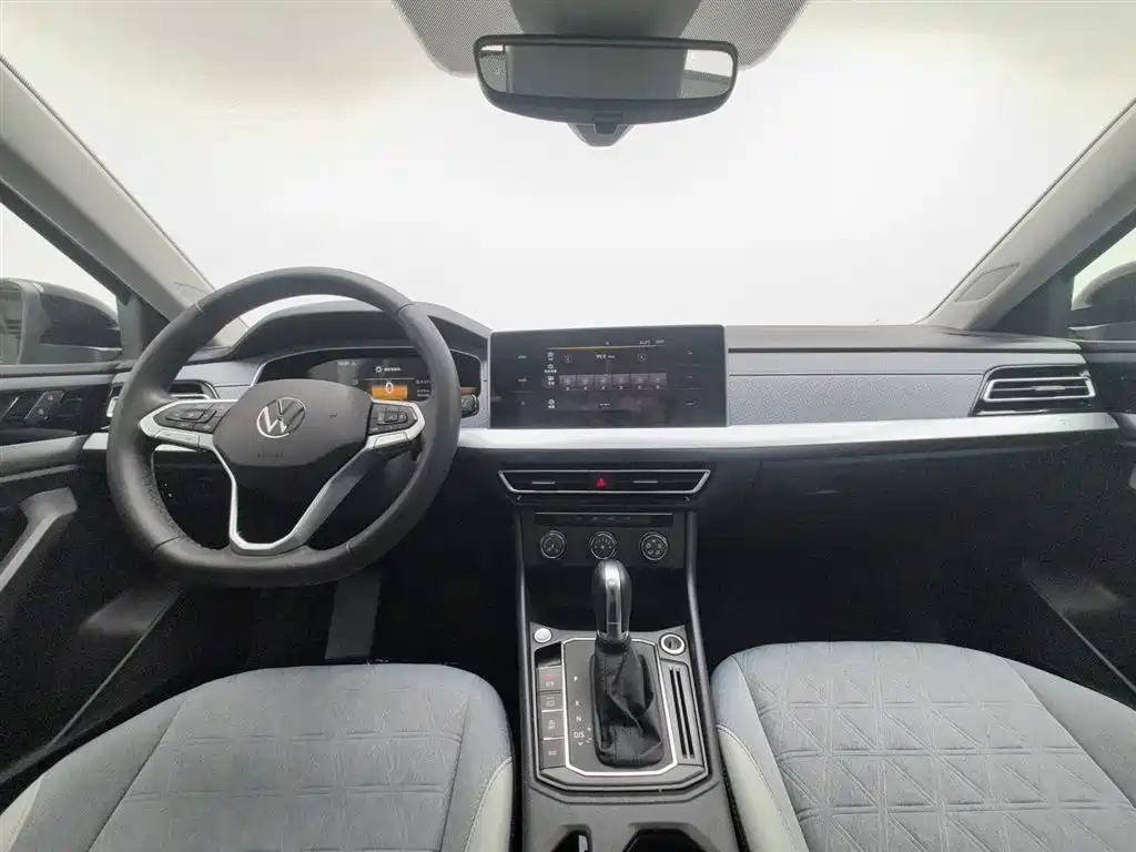 Lavida 300 TSI DSG Manyi